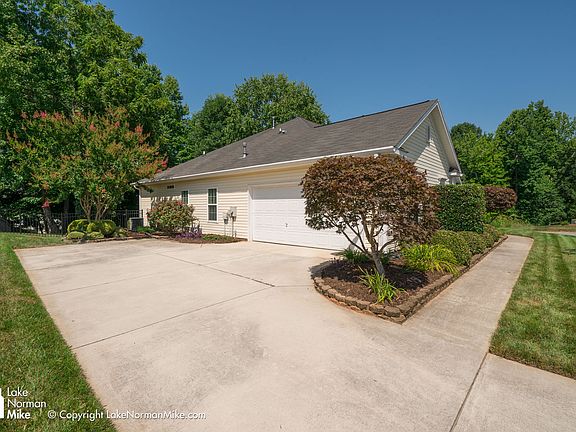 2nd image of 1565 Valhalla Dr
