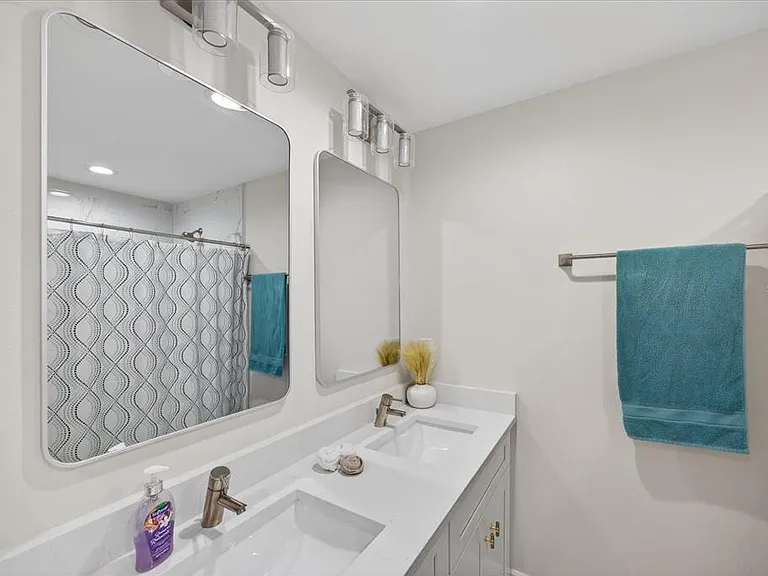 12114 Clarendon Ave — Photo 9