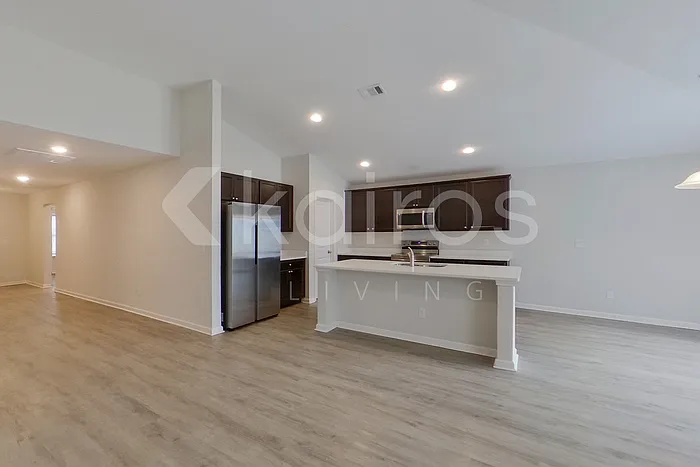 3 bed, 2.0 bath, 1733 sqft, $1,995 — Photo 4
