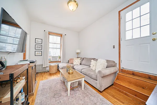 Rented by Living New York | media 11