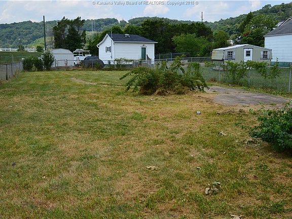 5th image of 307 32nd St W