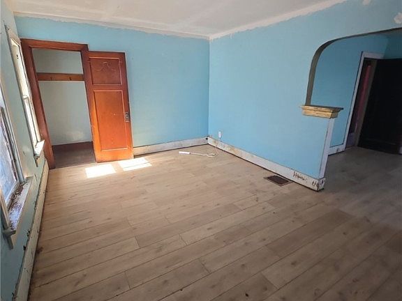 5th image of 1823 Oakridge Dr