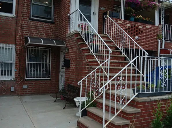 9811 Seaview Avenue image 1 of 28