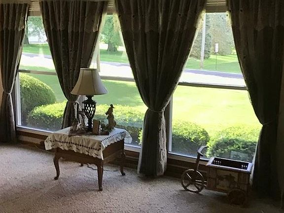 3rd image of 214 Stebbins Dr
