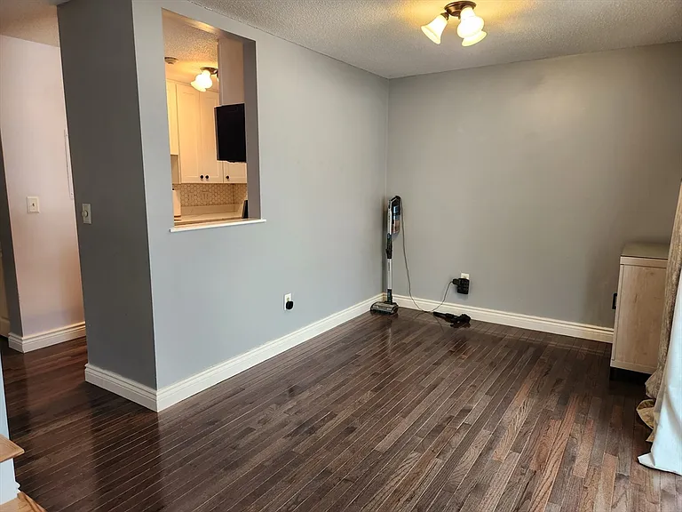129 Lowell St #4 — Photo 9