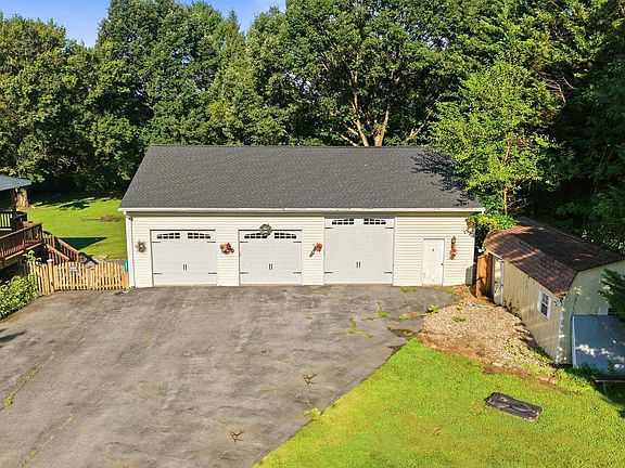 3rd image of 9092 Fox Ridge Dr