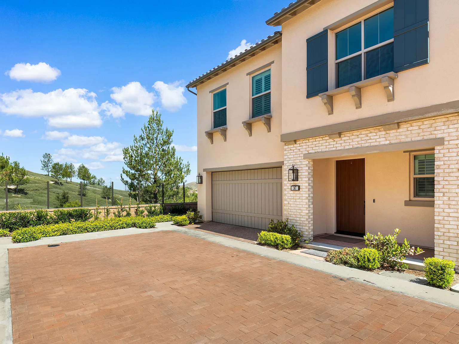 3 bed, 2.5 bath, 2170 sqft, $6,500 — Photo 2