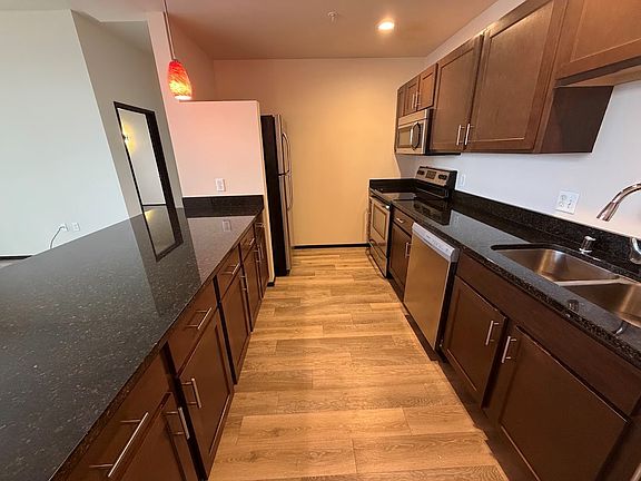 3rd image of 822 E Washington Ave APT 807