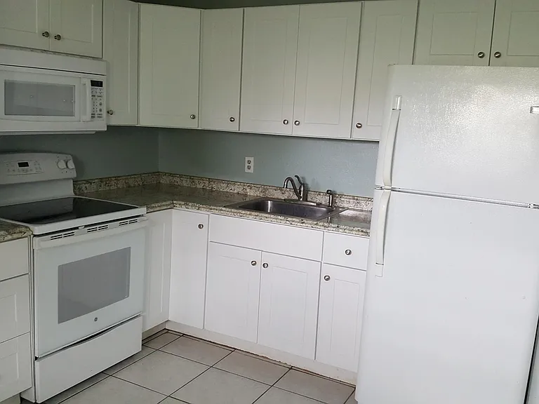 109 E Central Blvd — Photo 1