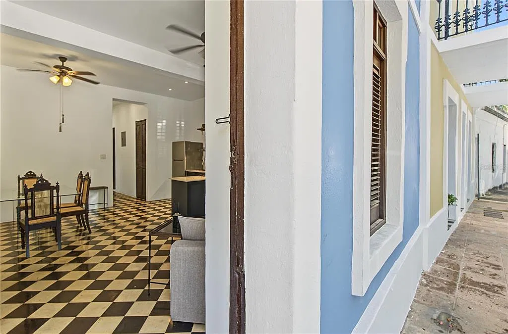 2 bed, 1.0 bath, 900 sqft, $2,500 — Photo 3