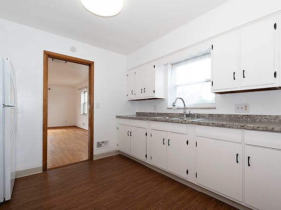 4th image of 3174 Sherbrooke Rd