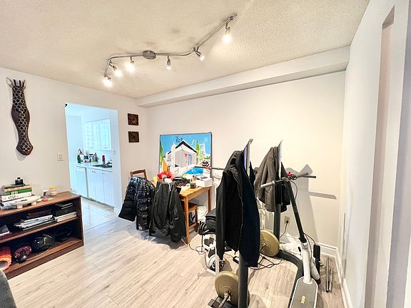 4th image of 633 Bay St #1121