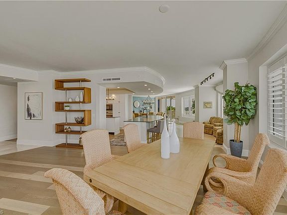 5th image of 13665 Vanderbilt DR #501
