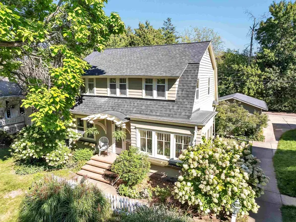 944 N Broadway St, De Pere, WI 54115