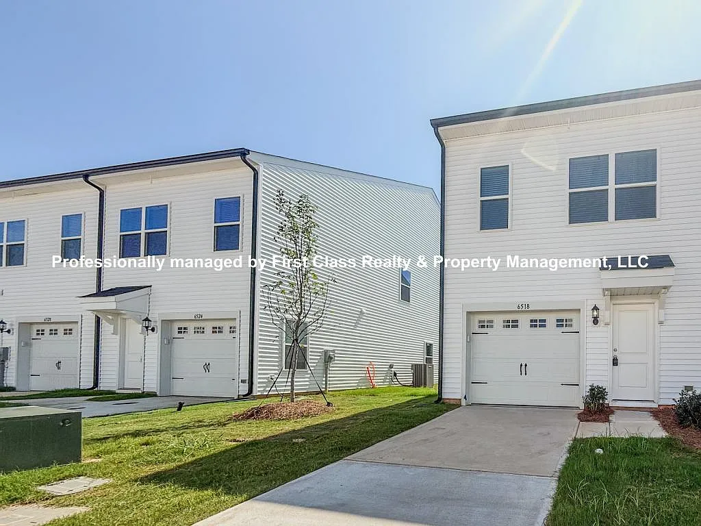 6518 Harlech St — Photo 3