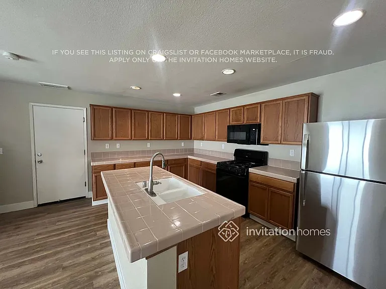3043 Roadrunner Dr — Photo 5