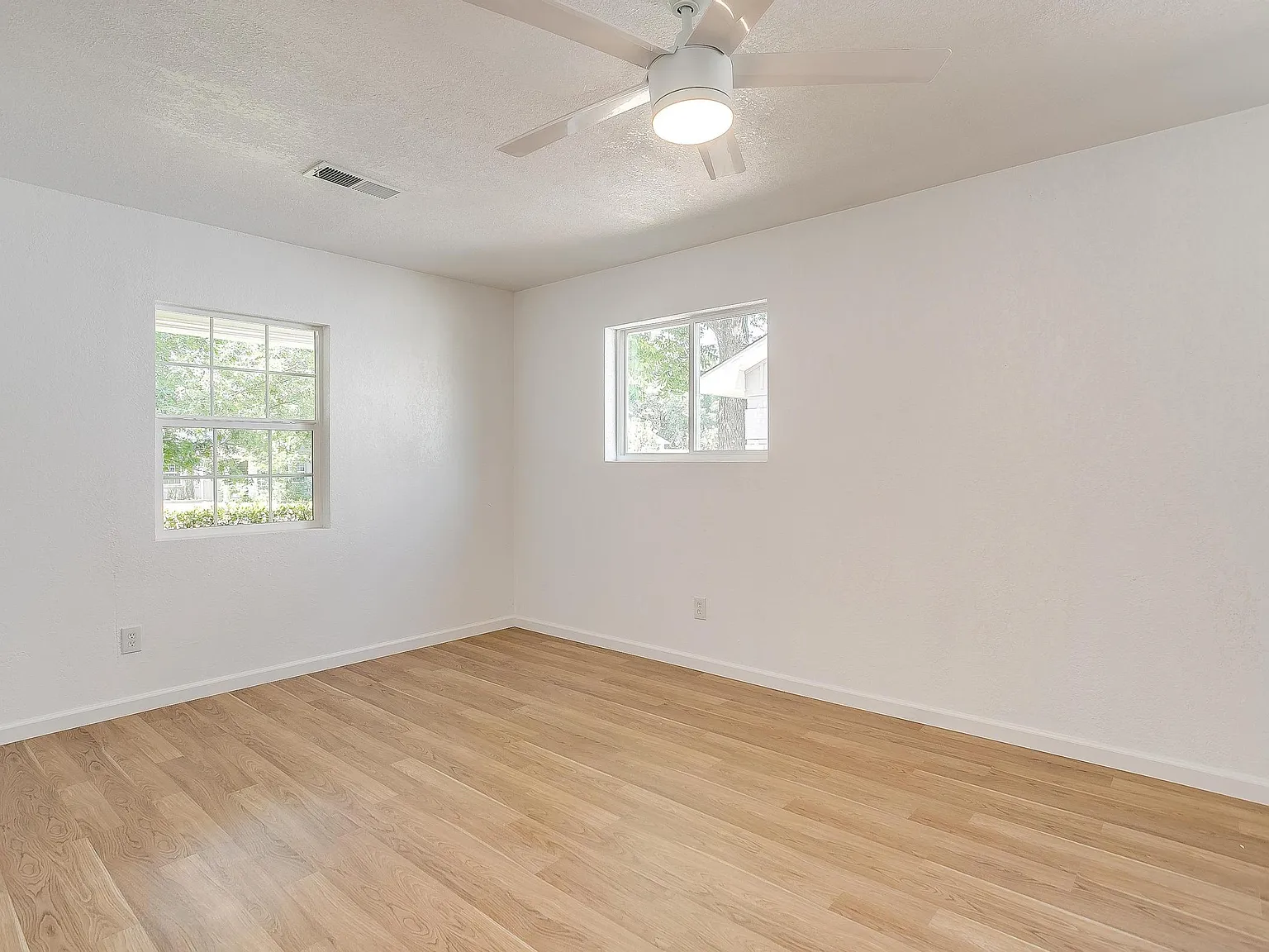 5 bed, 2.5 bath, 2794 sqft, $3,200 — Photo 1