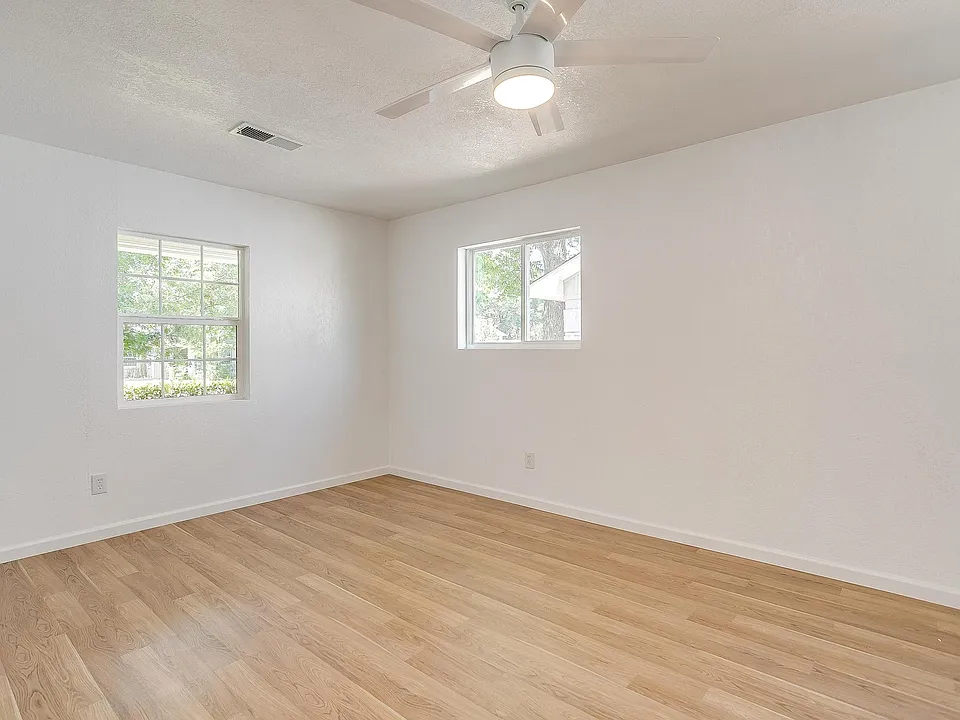 1701 Larkspur Dr