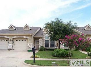 827 Kitty Hawk Ln, Grand Prairie, TX 75051