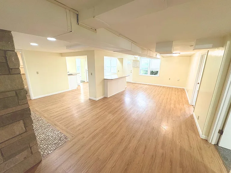 1606 W Healey St — Photo 7
