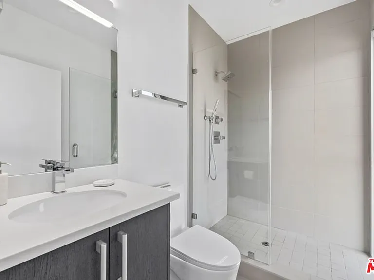 1243 N Gower St — Photo 8