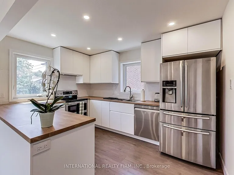 1097 Glengrove Ave — Photo 10