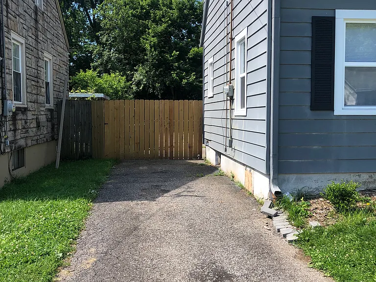 604 Colorado Ave — Photo 2