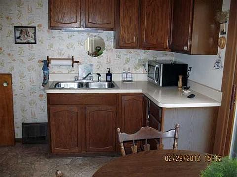 5th image of 23714 Reynolds Ave