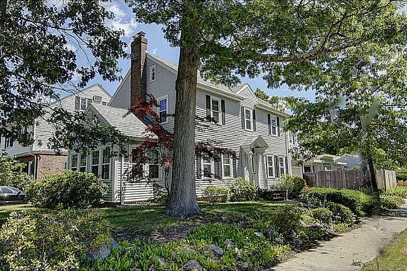 1st image of 198 Laurel Ave