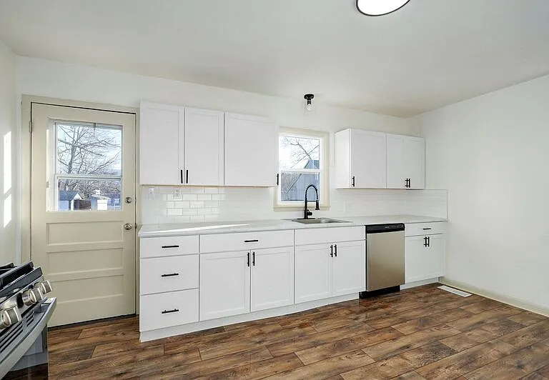 1816 W Olive St — Photo 12