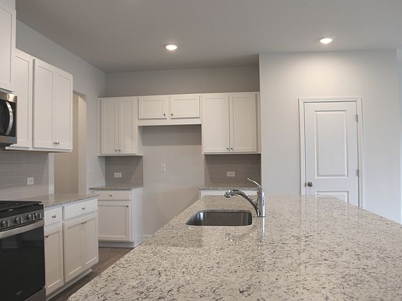 4th image of 1010 Point Place Dr
