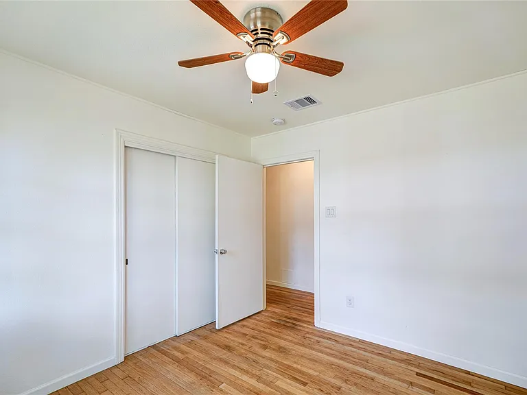 1319 Elm St — Photo 38