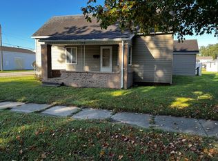 702 N 8th St, Clinton, IN 47842