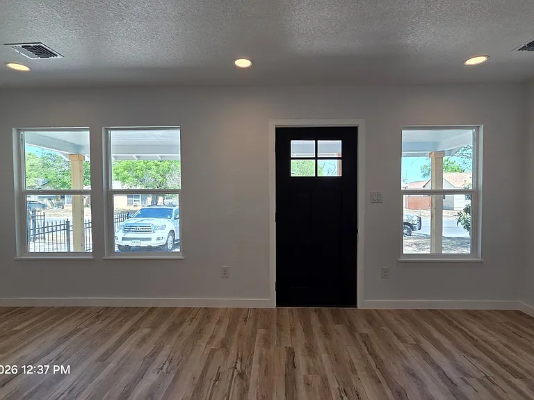 2530 W Woodlawn Ave — Photo 11