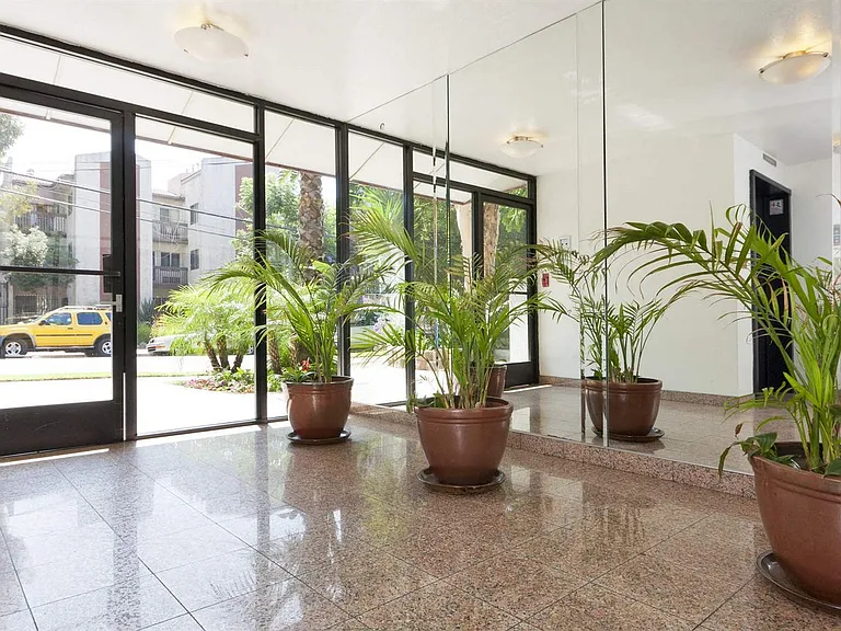 Franklin Place — Photo 36