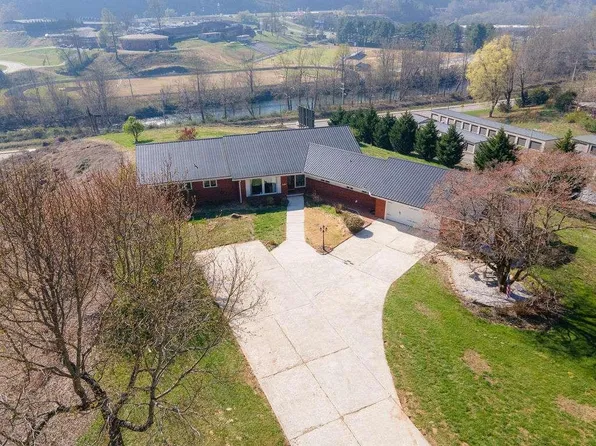 212 Natural Springs Dr, Murphy, NC 28906