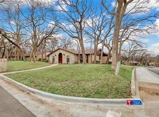 2108 Botts Dr, Arlington, TX 76012