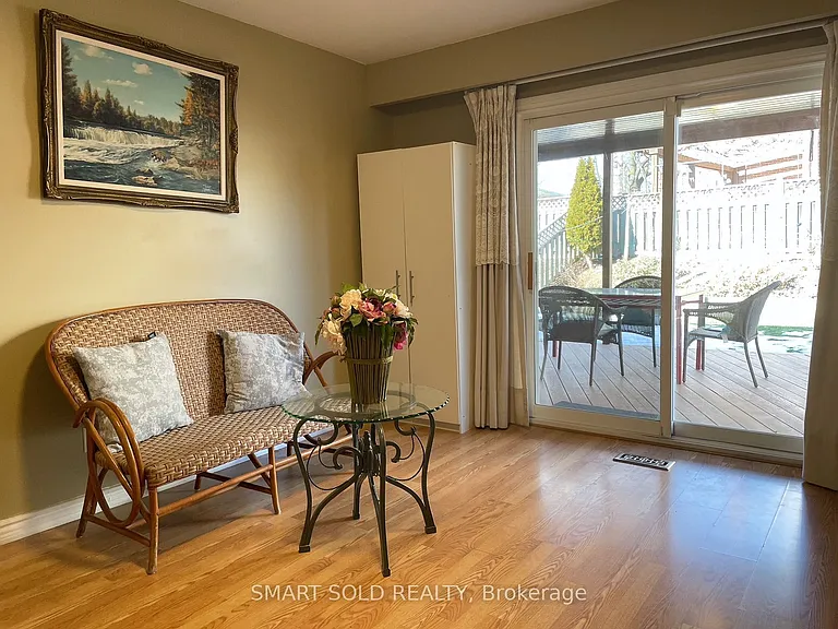 40 Mintwood Dr #UPPER — Photo 2