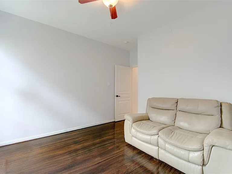 14311 Tasmania Ct — Photo 5