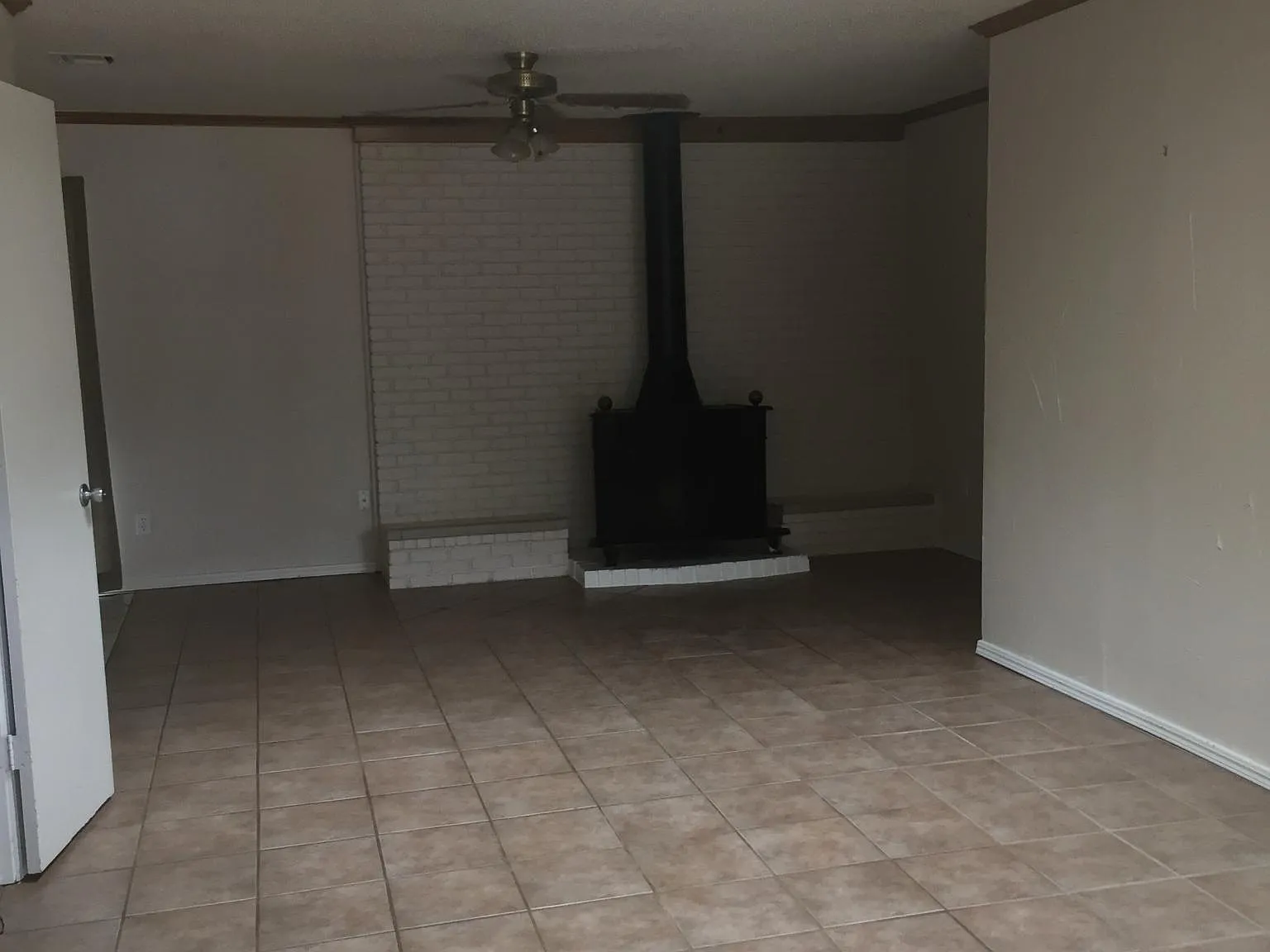 3 bed, 1.5 bath, 996 sqft, $1,250 — Photo 2