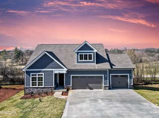 150 Cherry Blossom Ct, Lenoir City, TN 37772