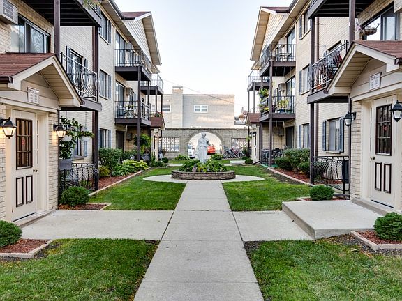 3rd image of 7218 W Wrightwood Ave APT 309
