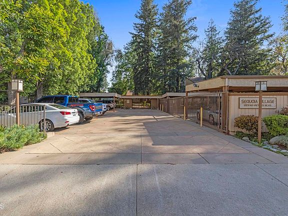 3rd image of 22330 Victory Blvd APT 401