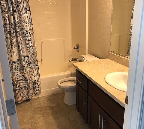 3rd image of 1453 Greenbrier Dr