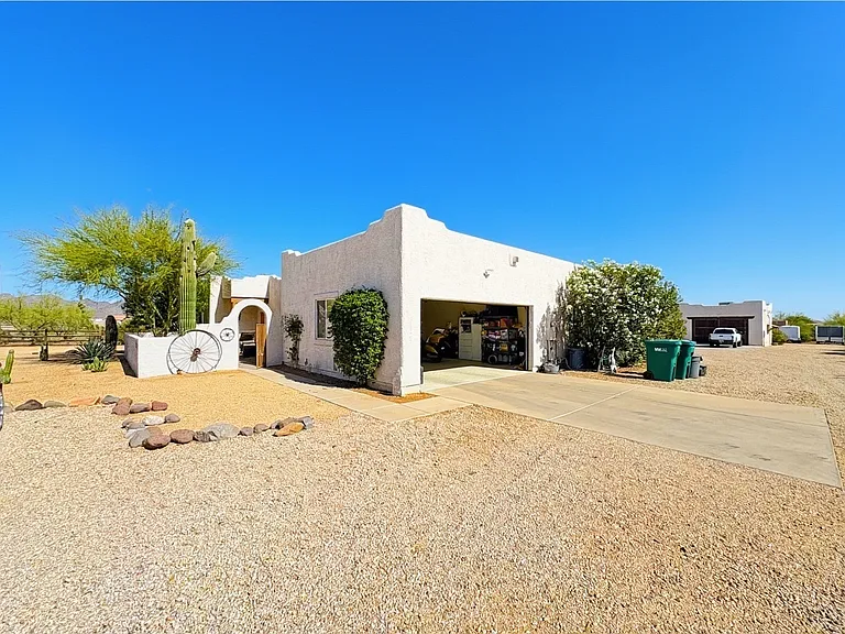 1033 E Irvine Rd #A — Photo 1