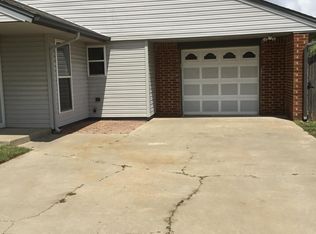 833 SE 14th St, Moore, OK 73160