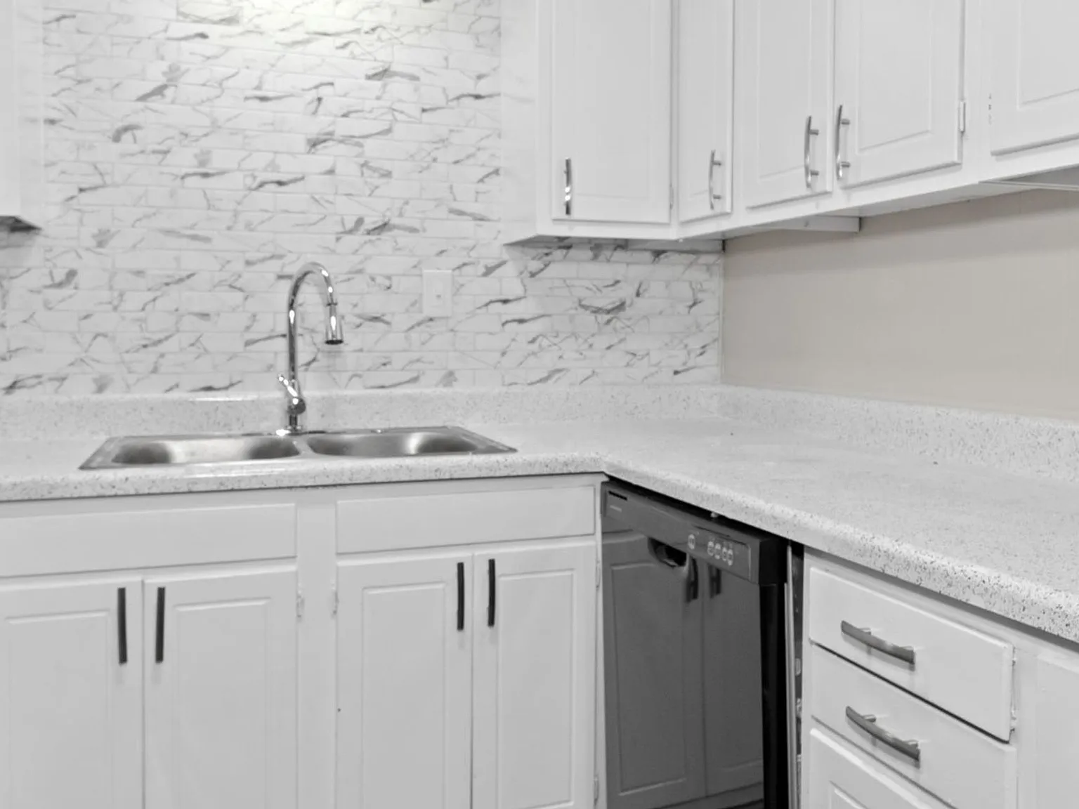 Chateau Apartments — photo 14