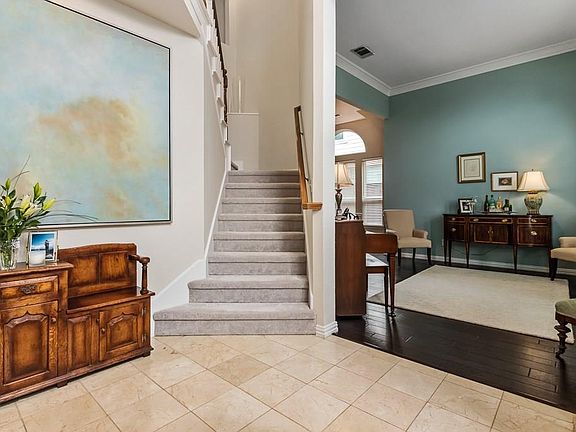 5th image of 3608 Banks Cir