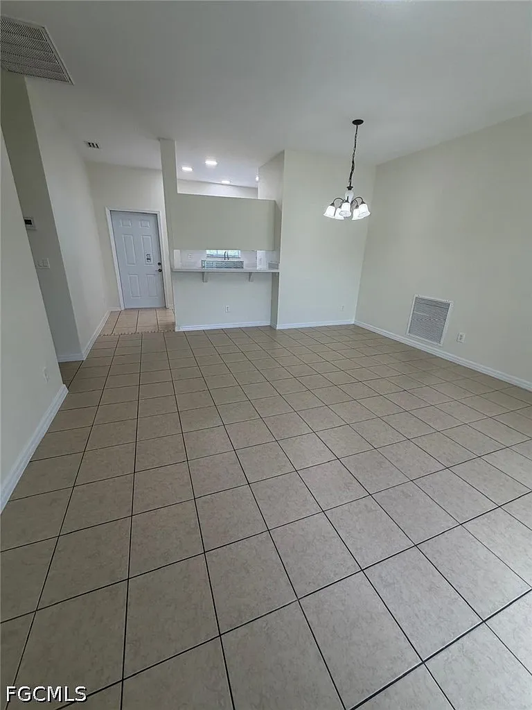 3 bed, 2.0 bath, 1028 sqft, $1,750 — Photo 2