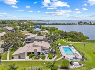 416 Windrush Bay Dr, Tarpon Springs, FL 34689